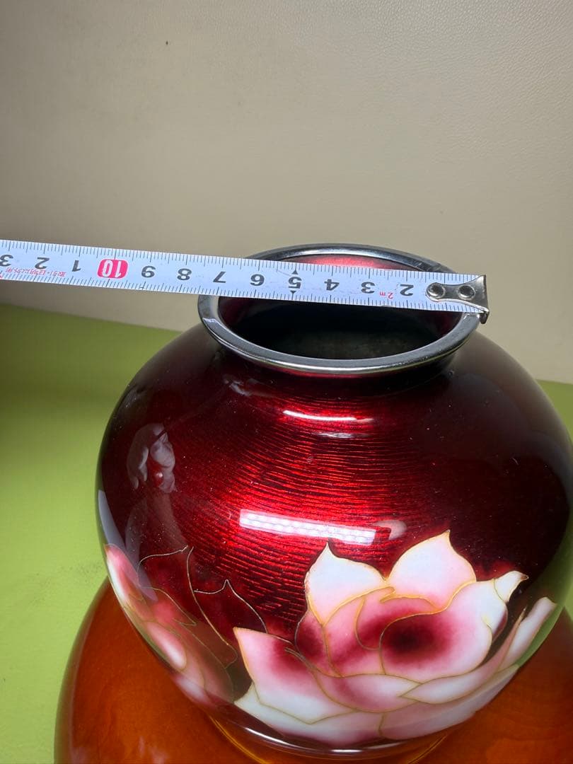 赤色バラの花瓶 約18cm