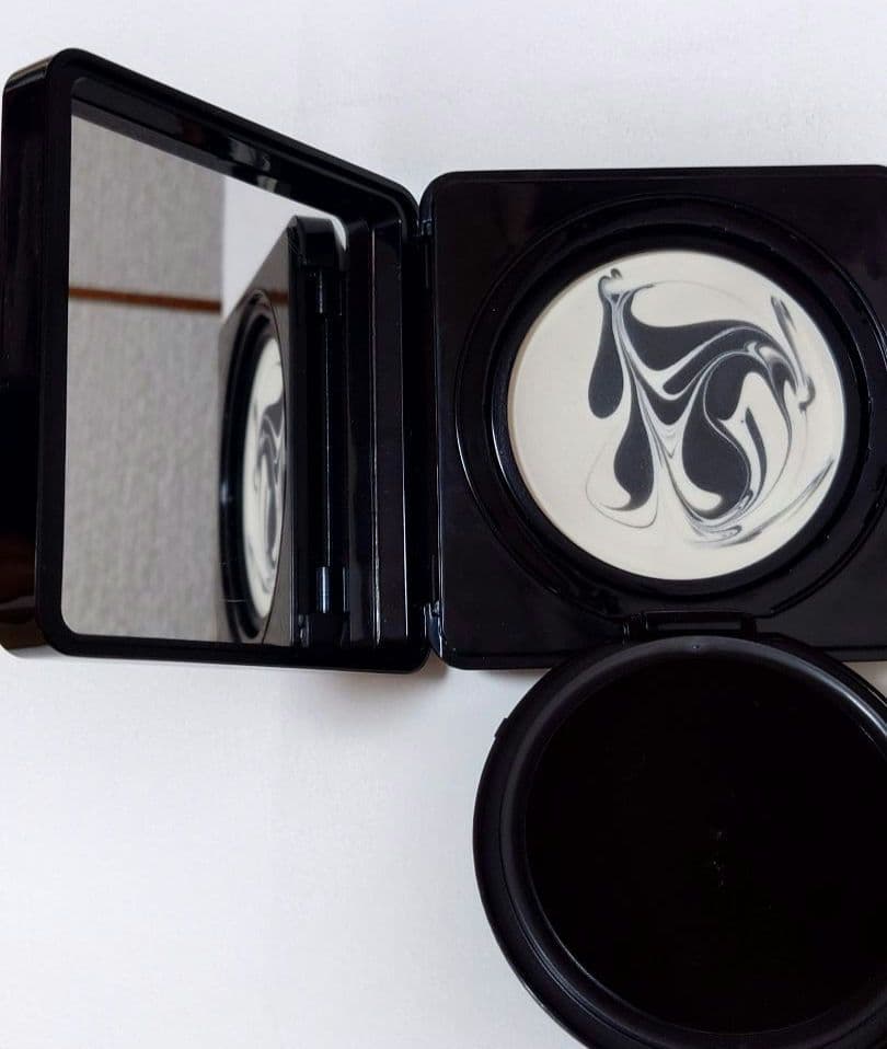 ジバンシー ソワン ノワール UV コンパクト