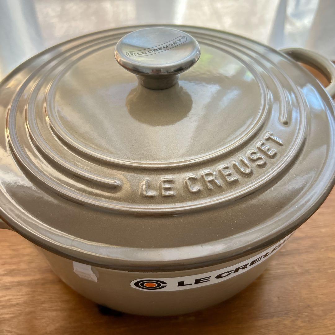 美品　ルクルーゼ LE CREUSET ココットロンド　リネン　22cm