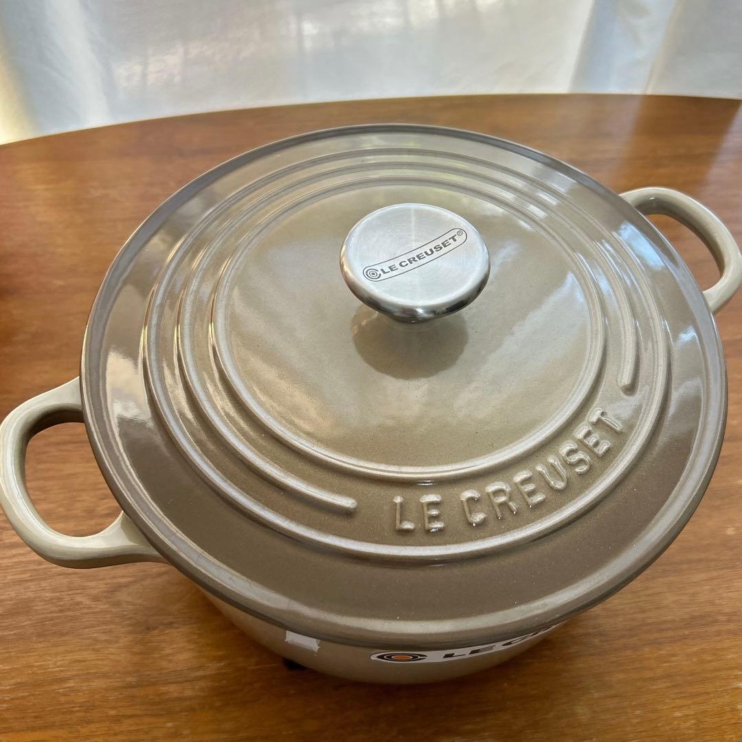 美品　ルクルーゼ LE CREUSET ココットロンド　リネン　22cm