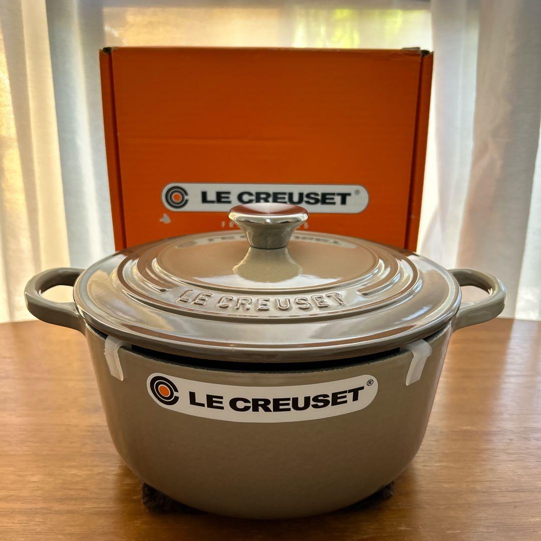 美品　ルクルーゼ LE CREUSET ココットロンド　リネン　22cm