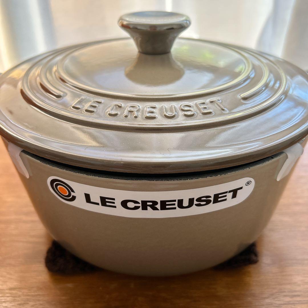 美品　ルクルーゼ LE CREUSET ココットロンド　リネン　22cm