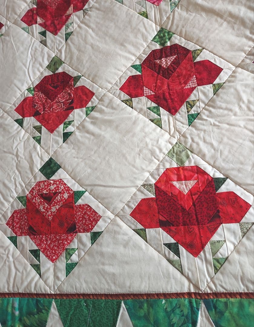 赤いバラのベッドカバー(未完成品です)