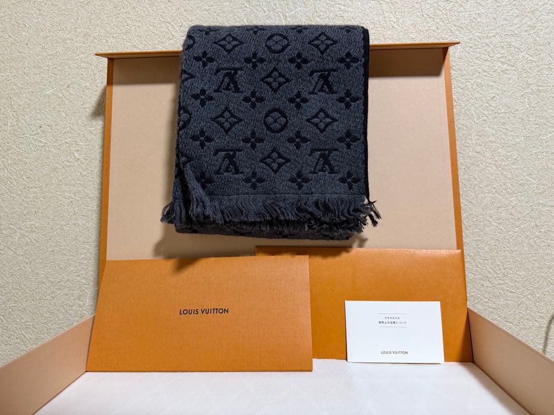 LOUIS VUITTON　ルイヴィトン　マフラー