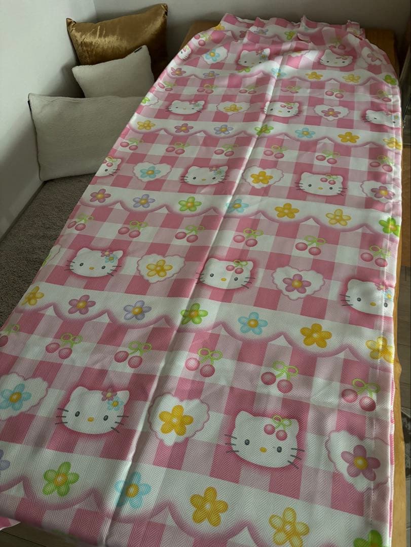 ハローキティ ピンクチェックカーテン