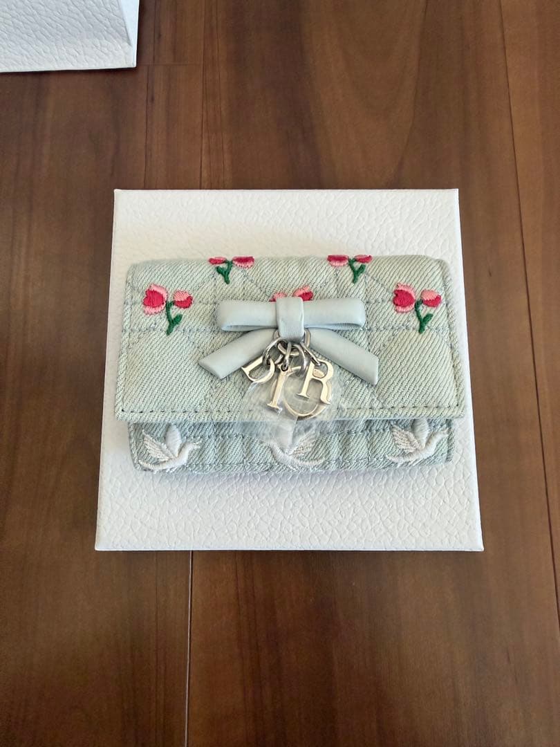 ディオール新作ミニウォレット完売品