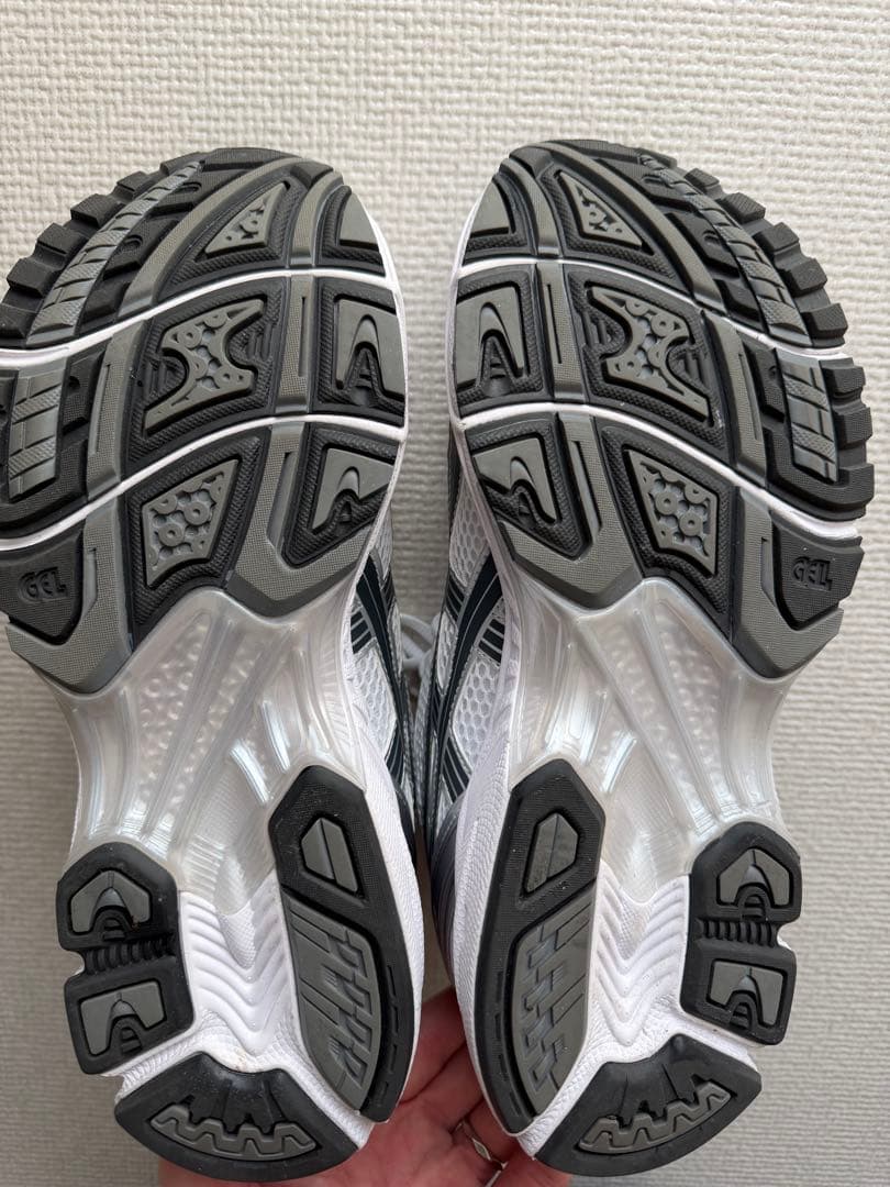 【美品】ASICS GEL-KAYANO14 26.5cm