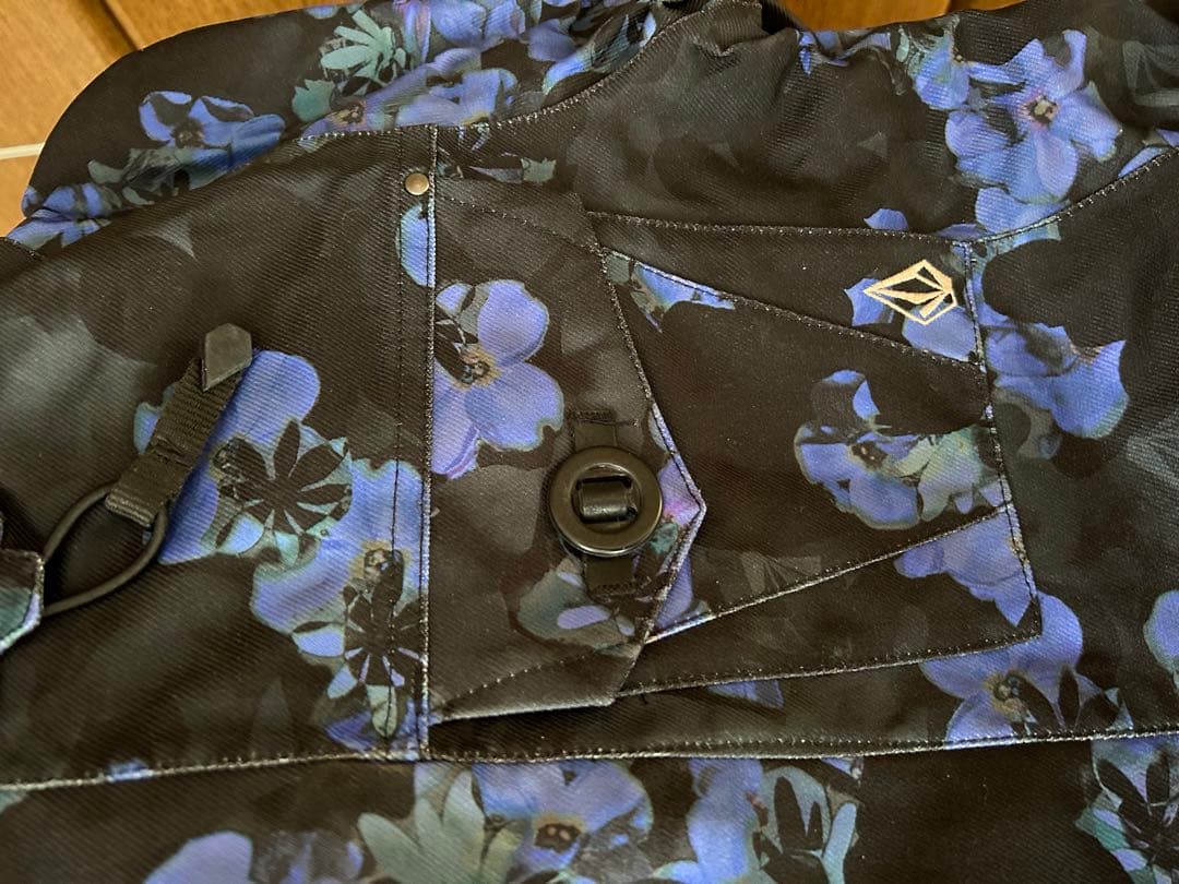 新品❤️レディース上下　ボルコムデニム花柄スノボJKT、バートン　ロキシー　可愛い