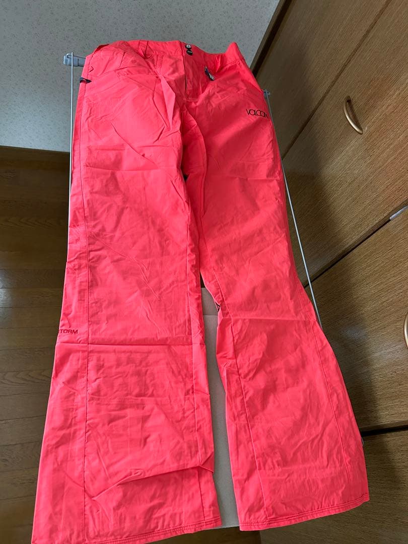 新品❤️レディース上下　ボルコムデニム花柄スノボJKT、バートン　ロキシー　可愛い