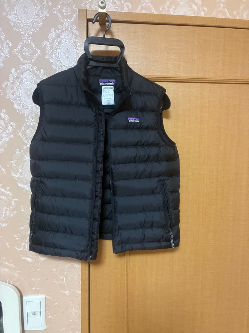 patagonia ブラック ダウンベスト未使用品