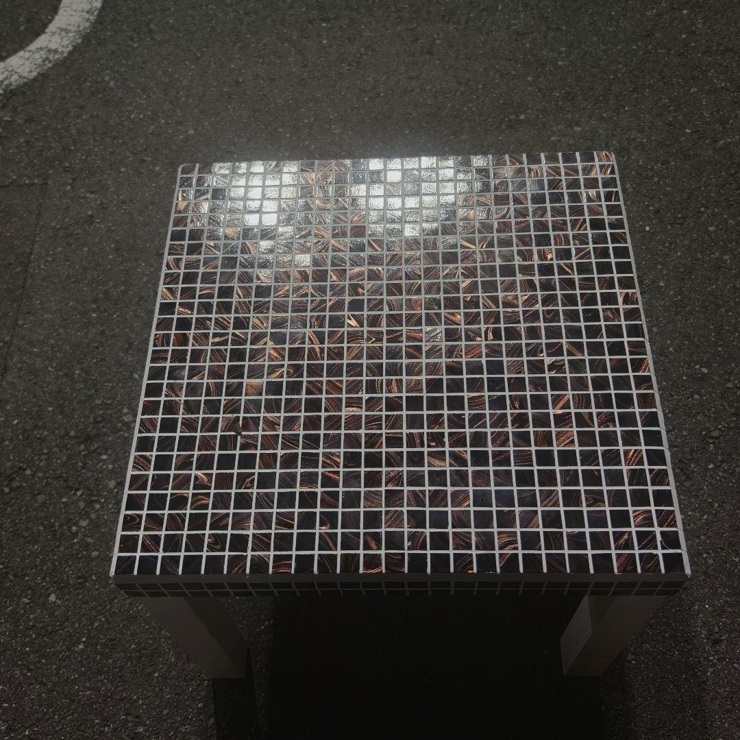 サイドテーブル　ガラスタイル