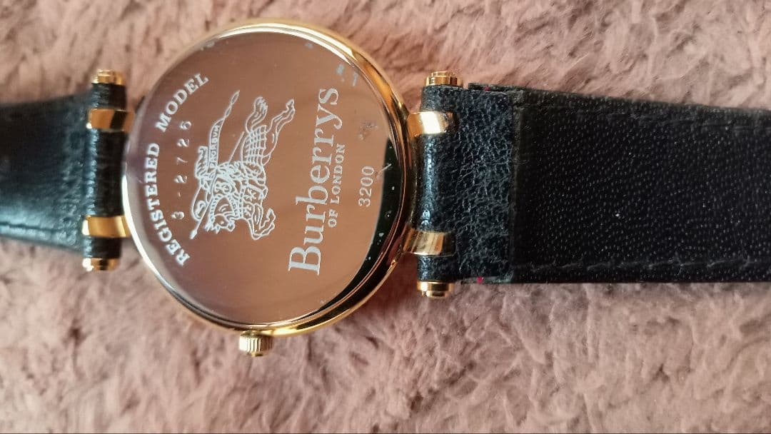 Burberrys 腕時計 アナログ ゴールド/ブラック