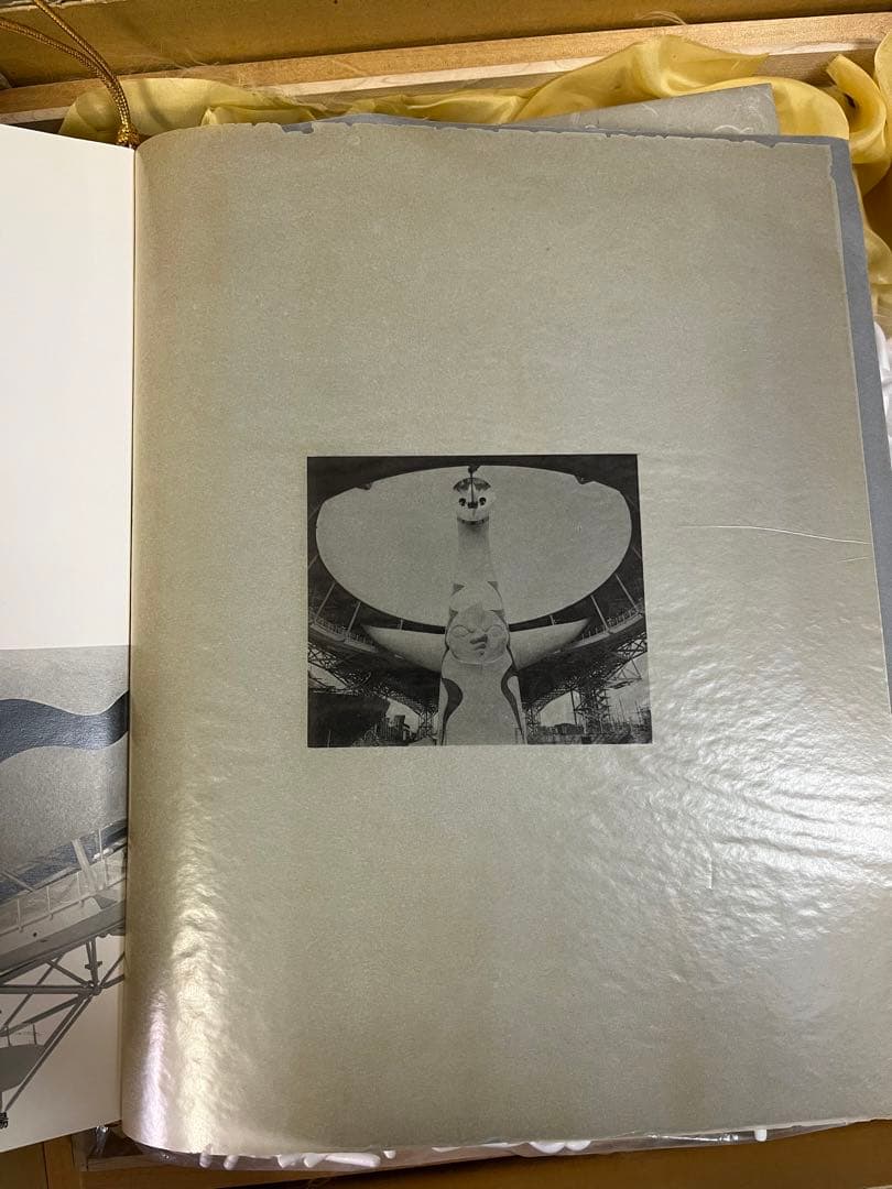 太陽の顔　黒い太陽　岡本太郎　冊子、色紙付き 信楽焼　万博　置物