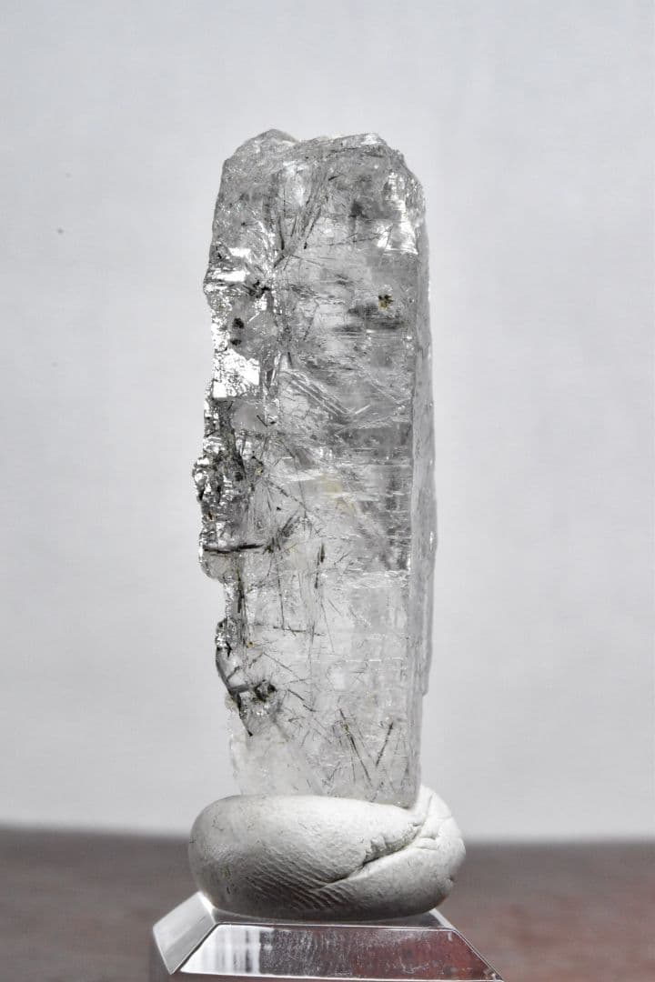 初期モンドクォーツ 角閃石入りポイント