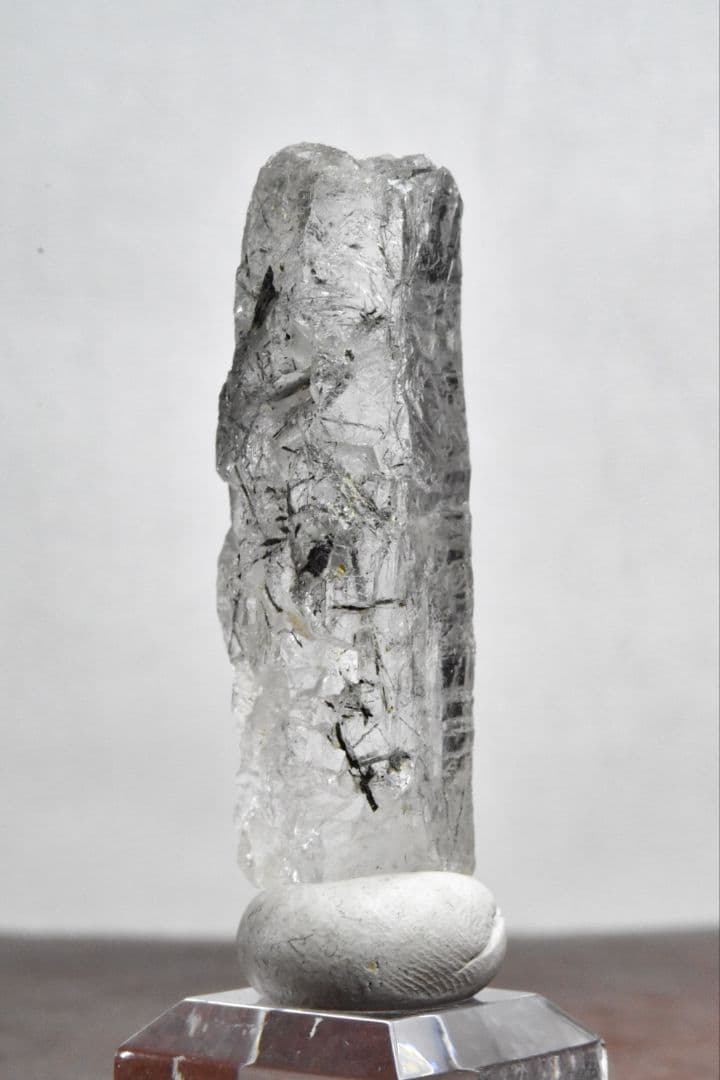 初期モンドクォーツ 角閃石入りポイント