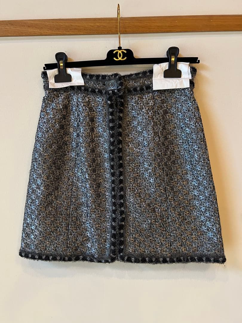 CHANEL ツイードスカート銀ラメ36サイズ　CHANEL衣装ケース・ハンガー