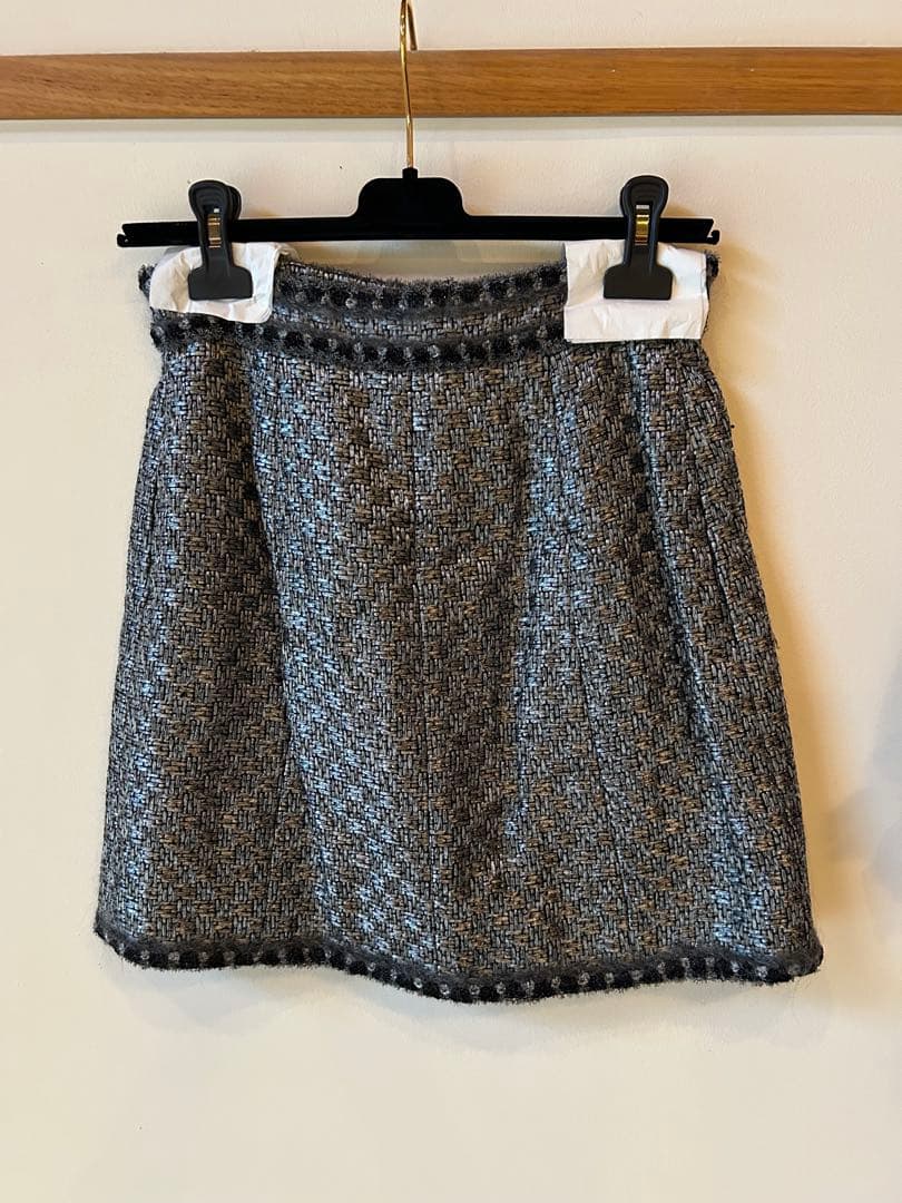 CHANEL ツイードスカート銀ラメ36サイズ　CHANEL衣装ケース・ハンガー