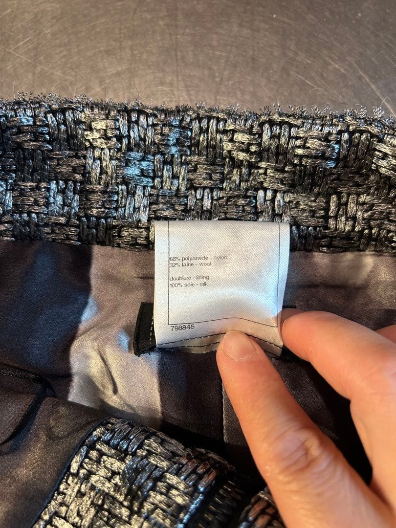 CHANEL ツイードスカート銀ラメ36サイズ　CHANEL衣装ケース・ハンガー