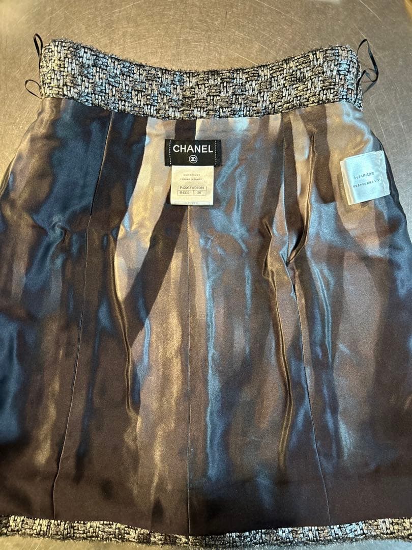 CHANEL ツイードスカート銀ラメ36サイズ　CHANEL衣装ケース・ハンガー