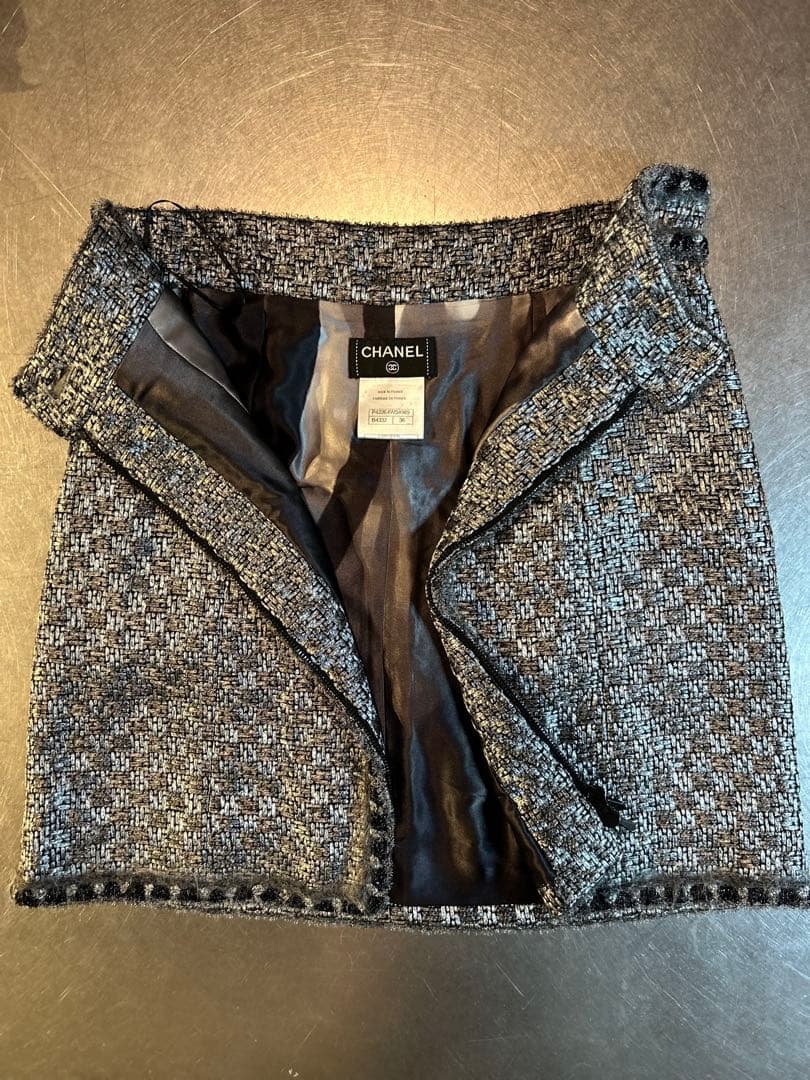 CHANEL ツイードスカート銀ラメ36サイズ　CHANEL衣装ケース・ハンガー