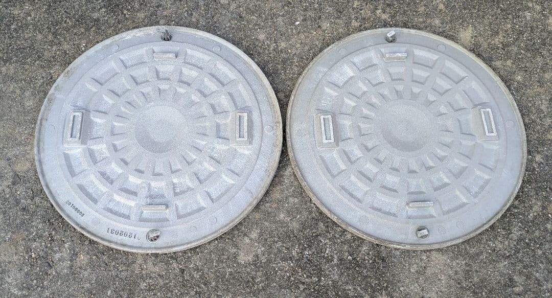 2枚セット　Kubota　クボタ　Φ600 500k　マンホール蓋　　中古