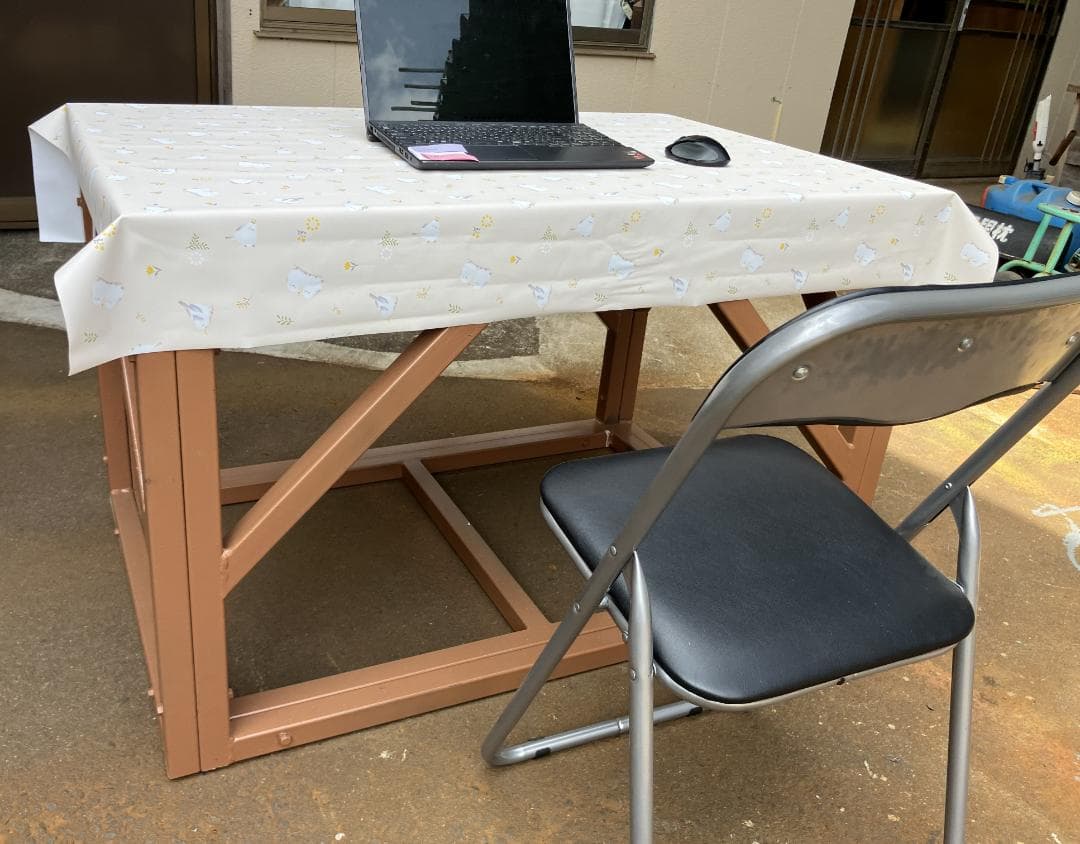 勉強机　事務机（緊急時は避難シェルター）　在庫３個　机　ダイニングテーブル