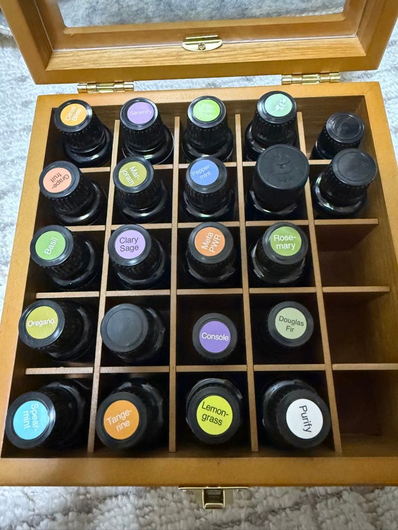 【2万円以上お得】ドテラ アロマ26本残量8割以上／セレニティー・サンダルウッド