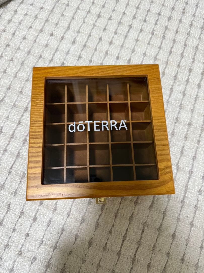 【2万円以上お得】ドテラ アロマ26本残量8割以上／セレニティー・サンダルウッド