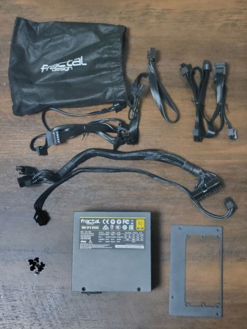 Fractal Design ION SFX 650G 電源ユニット