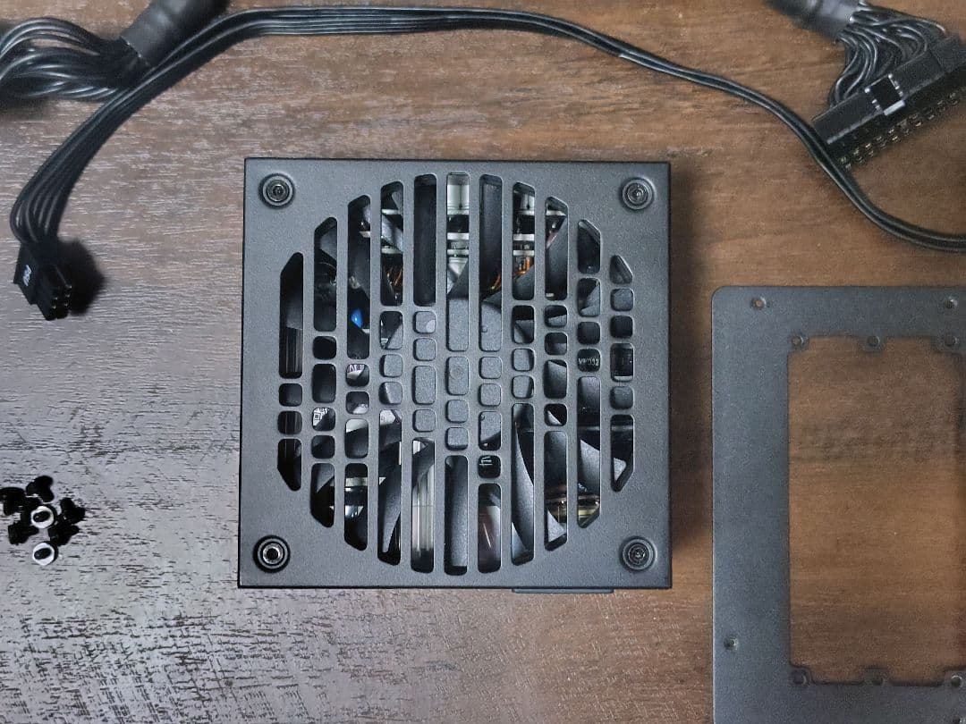 Fractal Design ION SFX 650G 電源ユニット