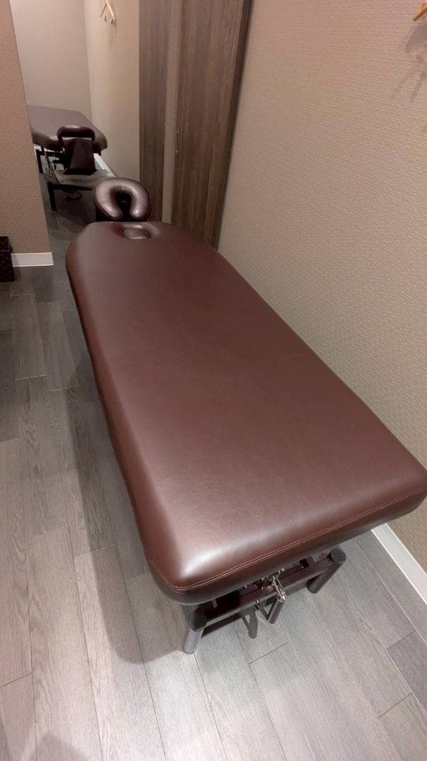 エステ・整体ベッド アームレストヘッドセット付