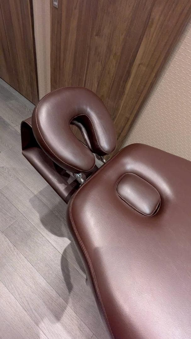 エステ・整体ベッド アームレストヘッドセット付