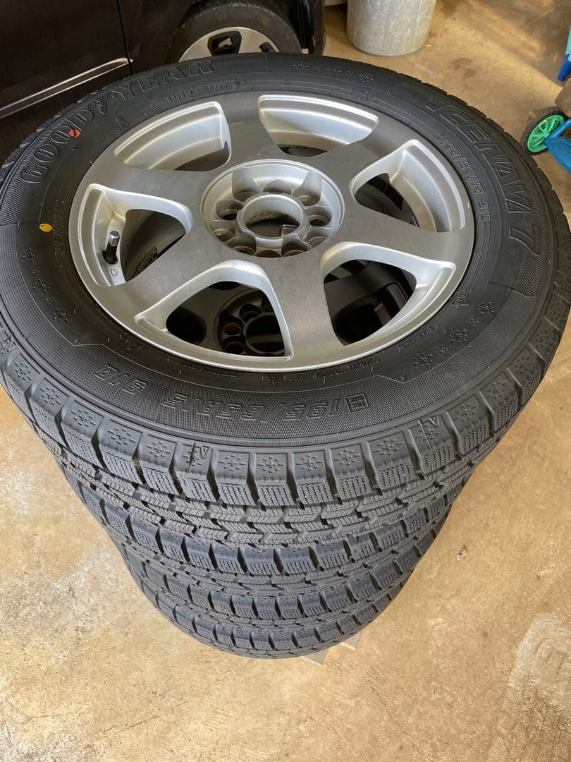 スタッドレスタイヤ、ホイール195/65R15 4本セット