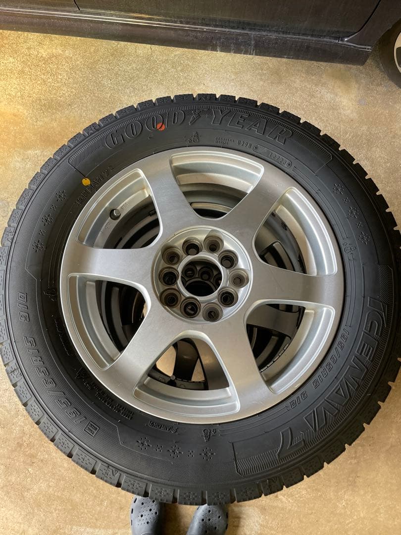 スタッドレスタイヤ、ホイール195/65R15 4本セット