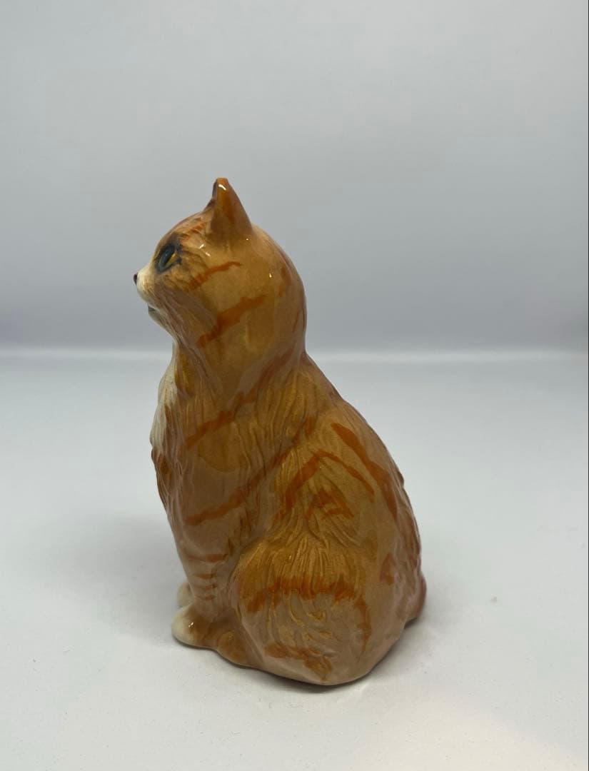 ロイヤルドルトン（猫の置物)