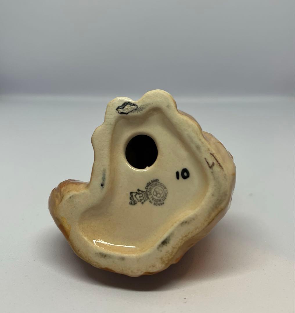 ロイヤルドルトン（猫の置物)