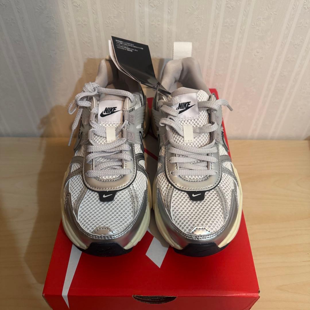 NIKE V2K RUN スニーカー 23.5 シルバー/ホワイト