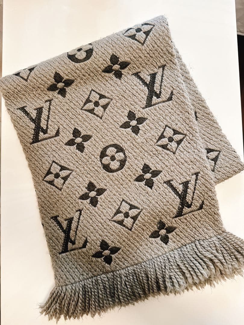 Louis Vuitton ロゴマニア マフラー グレー