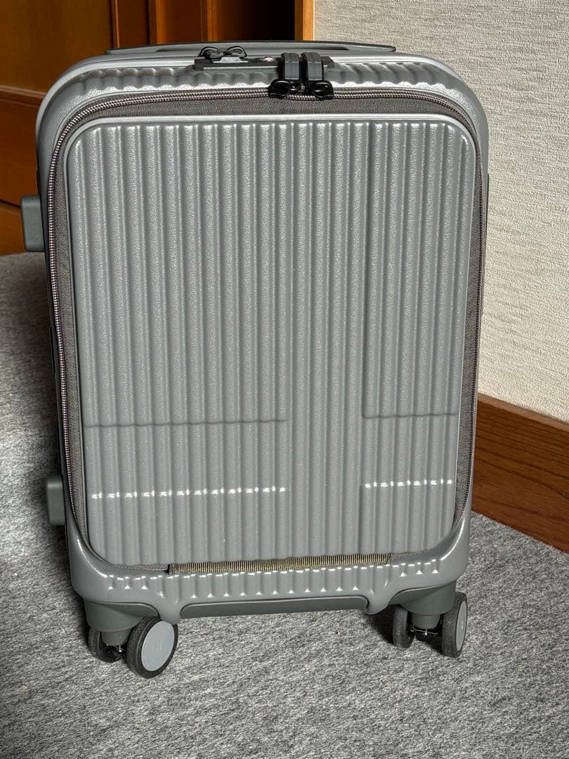 イノベーター キャリーケース INV30 21L スチールグレー　新品未使用品