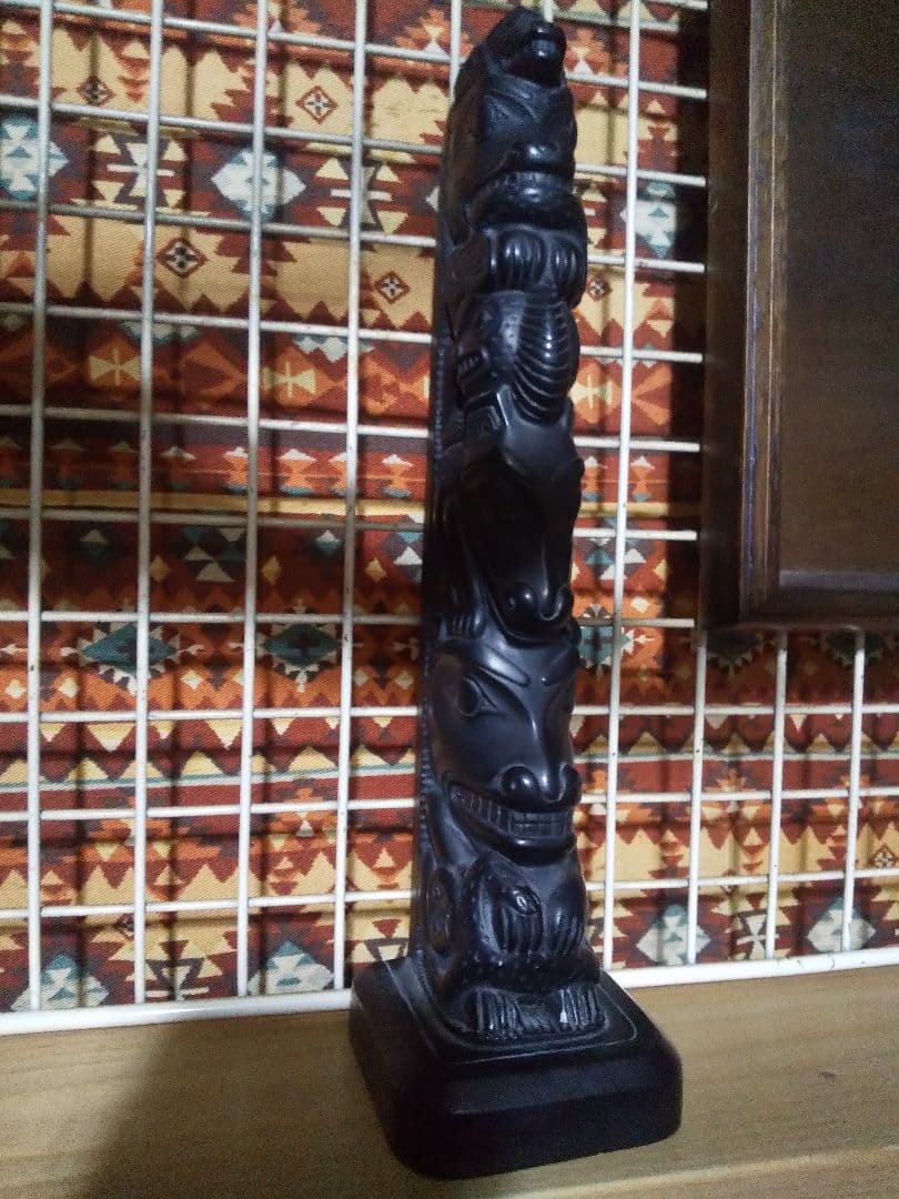 ネイティブアメリカン、インディアン カナダ製トーテムポール 樹脂製