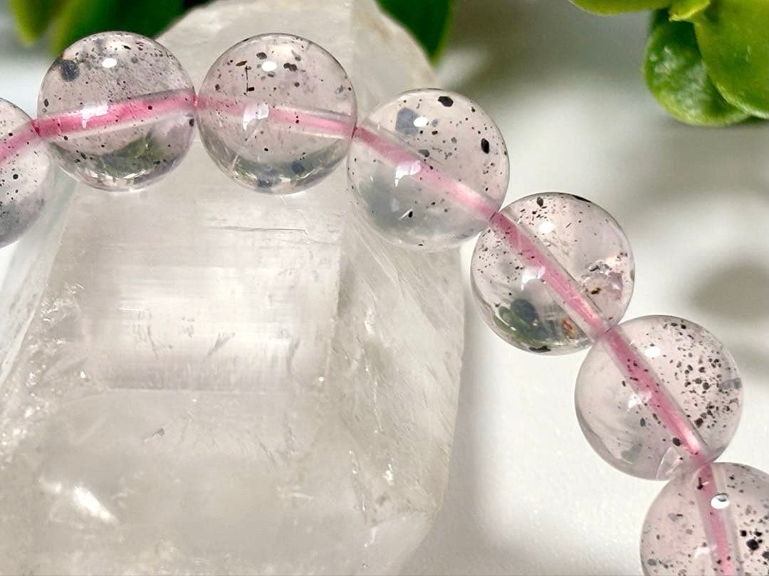 究極品質　光を纏いし女神の聖石　幻のブラックマイカインヒマラヤローズクォーツ