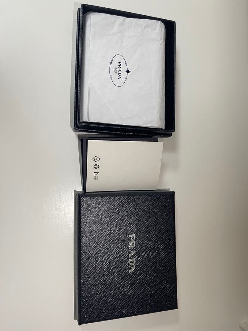 PRADA マネークリップ付き財布 黒