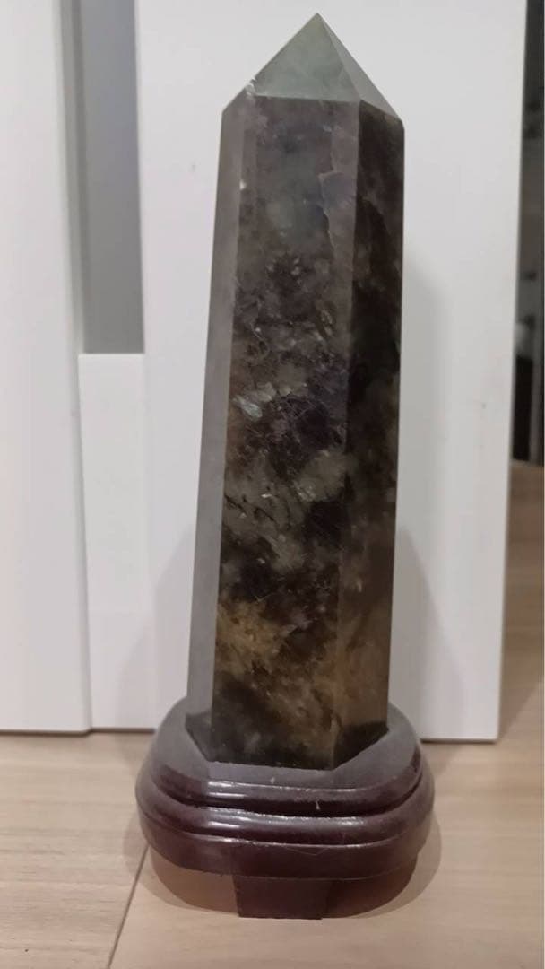 天然石　ラブラドライト 六角柱 ポイント 1.6kg 台座付き