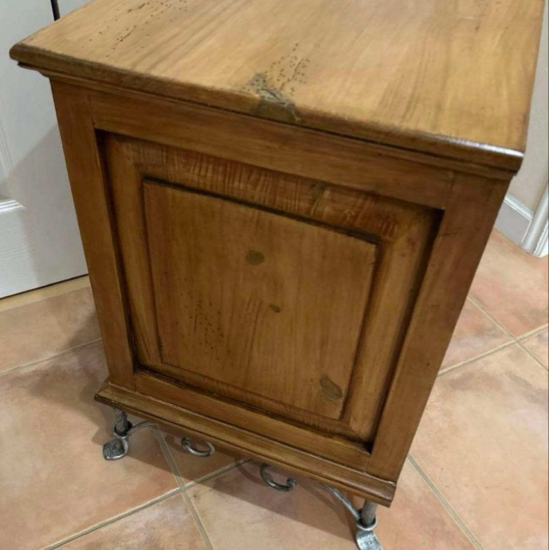 ✨アンティーク調な三段チェスト ✨脚は希少なアイアン製★シェルハンドル