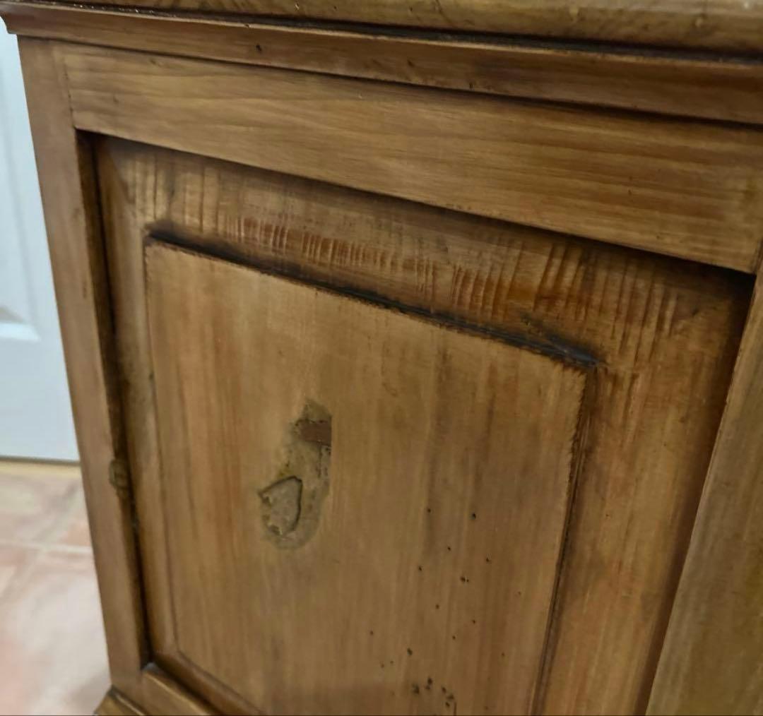 ✨アンティーク調な三段チェスト ✨脚は希少なアイアン製★シェルハンドル