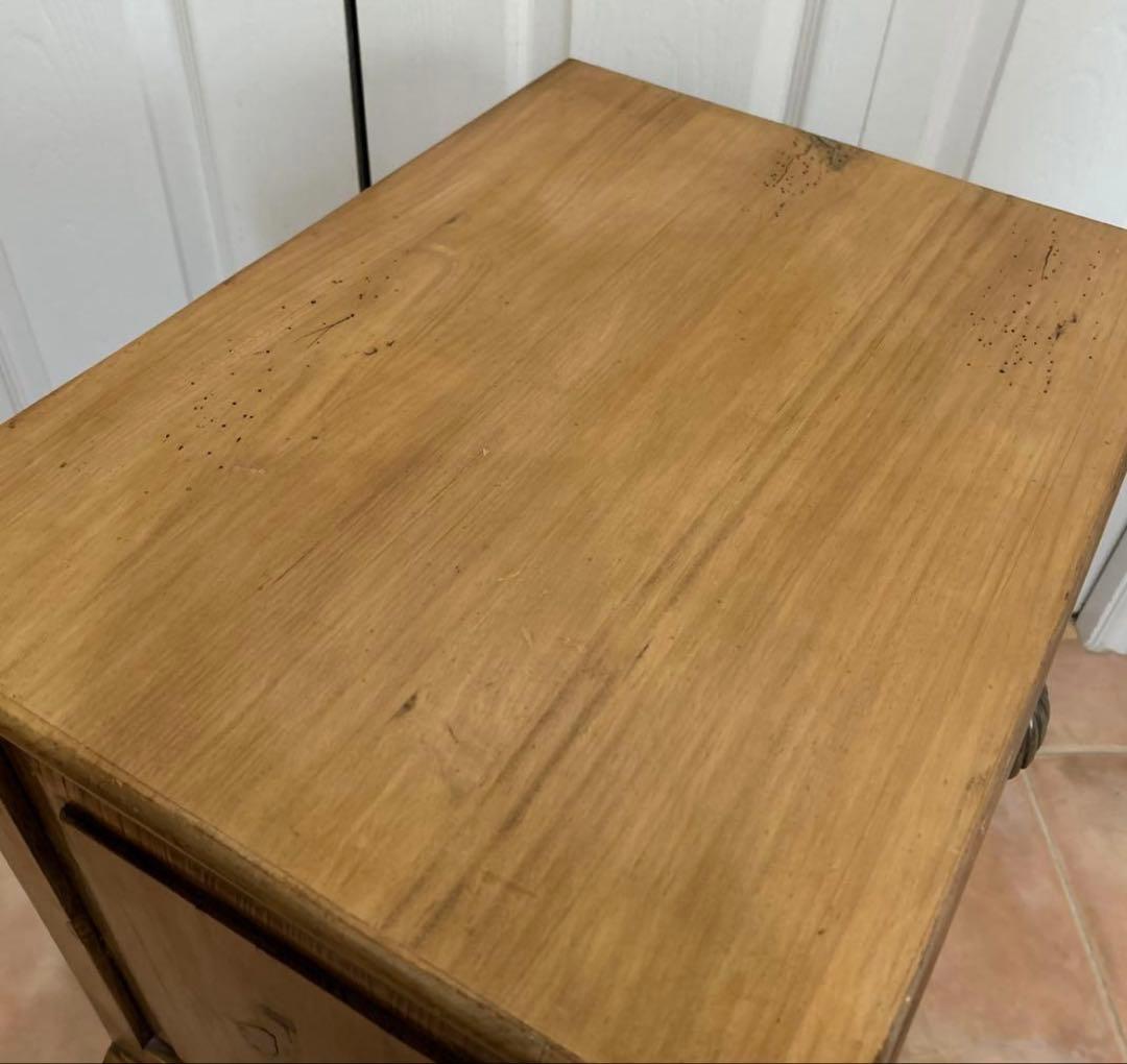 ✨アンティーク調な三段チェスト ✨脚は希少なアイアン製★シェルハンドル