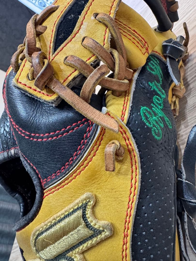【最終値下】巨人　脇谷亮太実使用グローブ　 内野手用　硬式グローブ