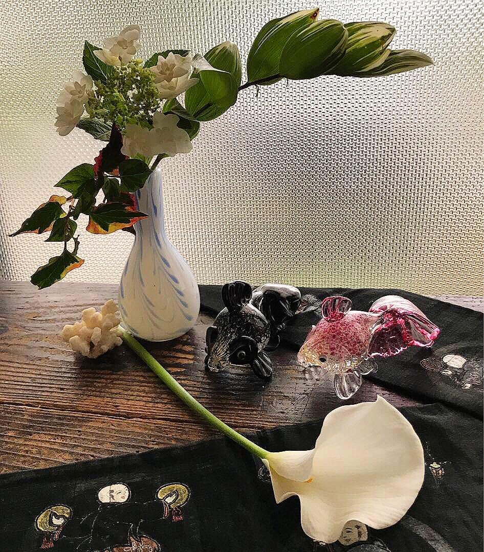 骨董　現代作家物　アート　濃紺　金赤被せ　吹雪紋　金彩爆変　金魚２体