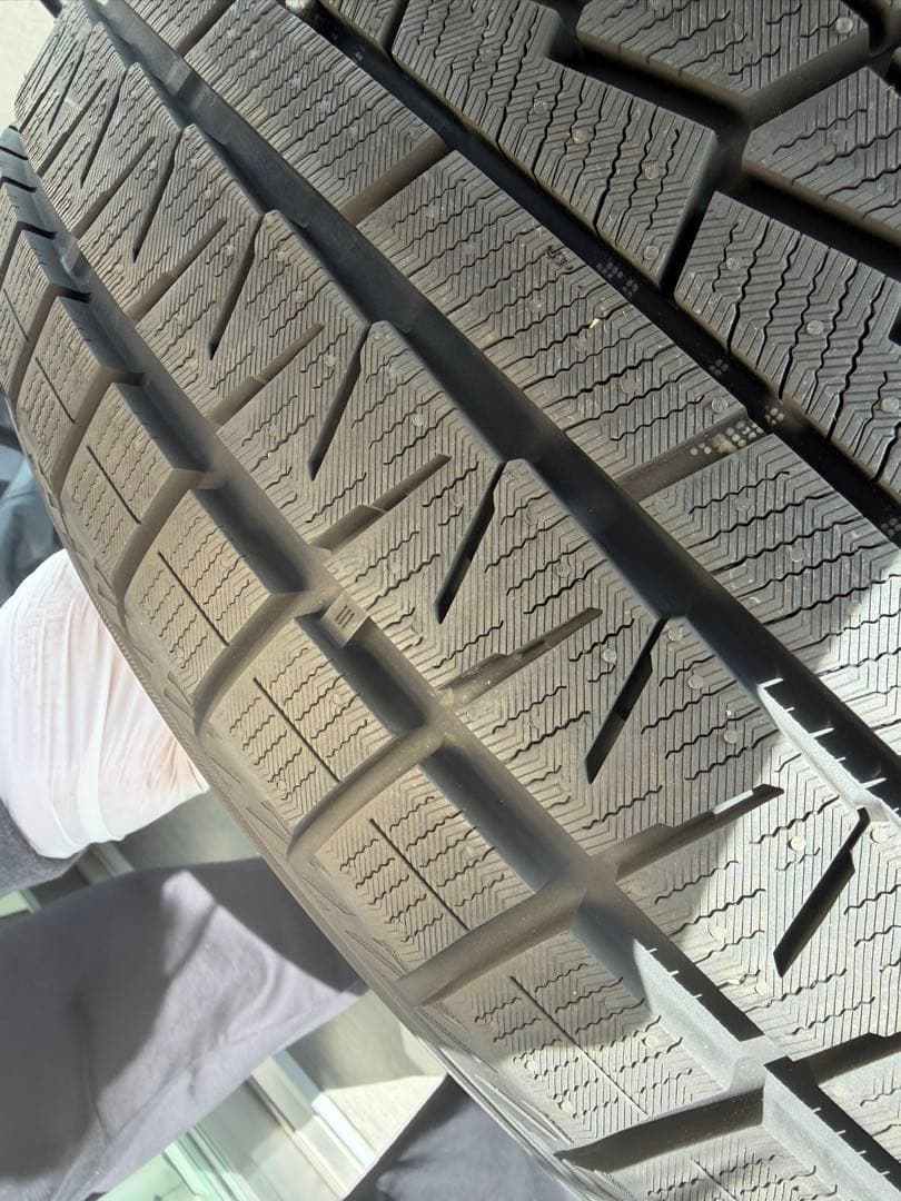 ヨコハマタイヤ　スタッドレス　アイスガード235/50R21 101Q IG70