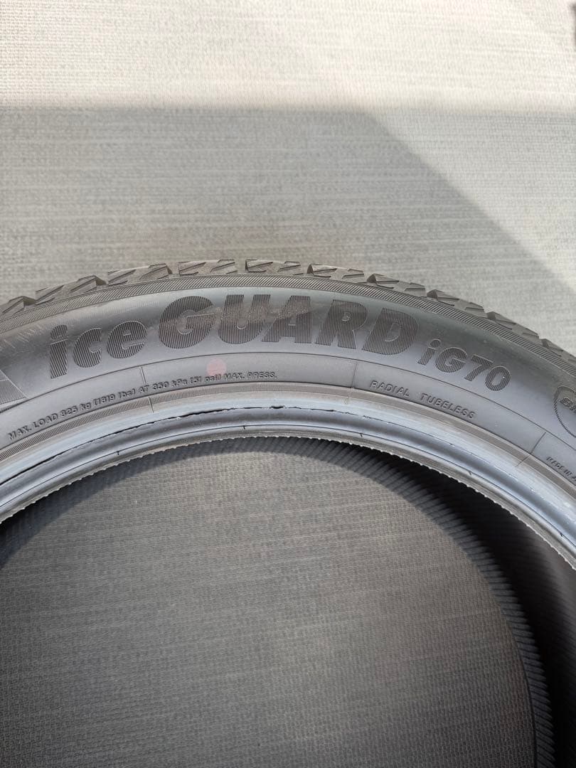 ヨコハマタイヤ　スタッドレス　アイスガード235/50R21 101Q IG70